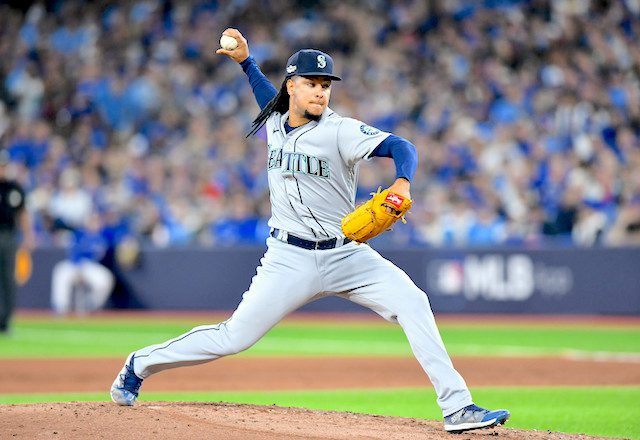 Luis Castillo - Fantasy Baseball Rankings, Draft Sleepers, MLB Injury News